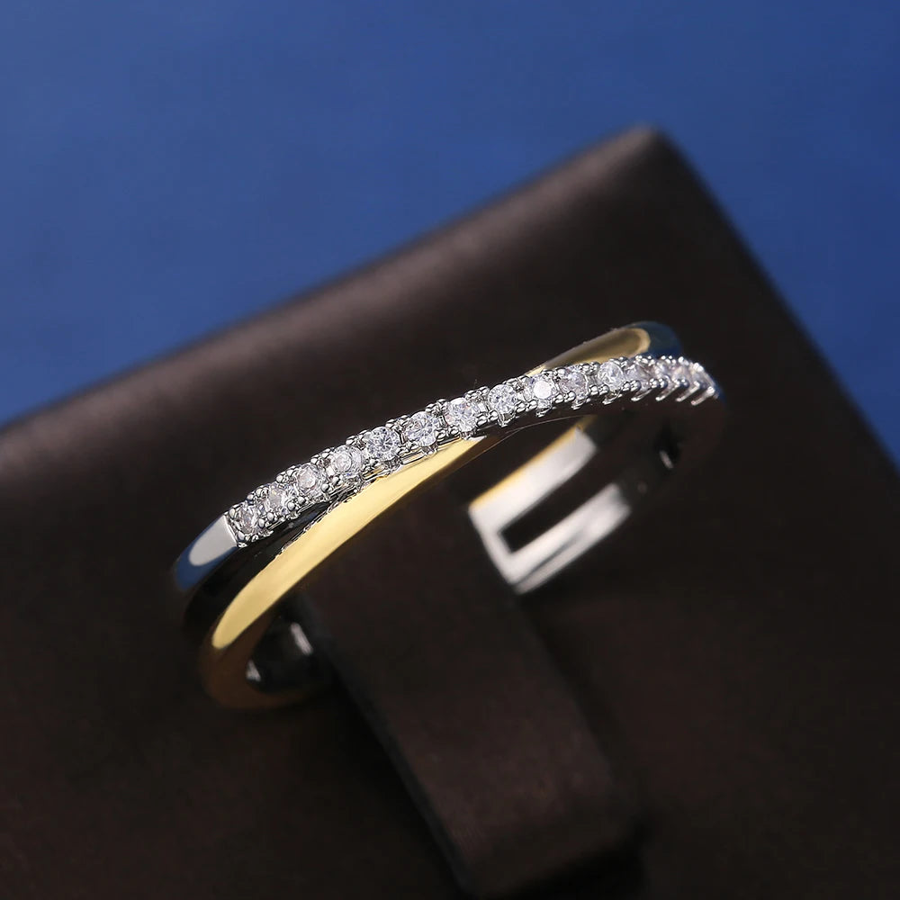 Bague femme croisée en X avec zircon olaquée or – design moderne et élégant, finition luxe.