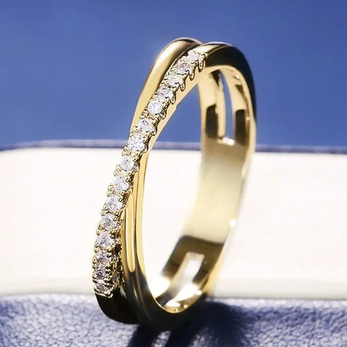 Bague femme croisée en X avec zircon olaquée or – design moderne et élégant, finition luxe.