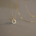 Collier Double Anneaux Entrelacés ALORA argentée – Pendentif Zircon Élégant et Raffiné