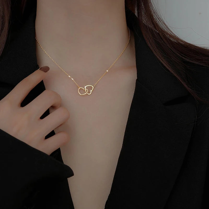 Collier ALORA Double Cœur argentée – Bijou Élégant et Romantique pour Femme