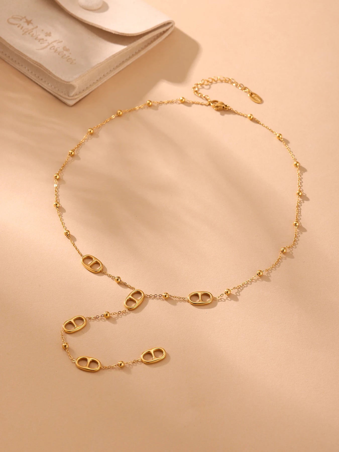 Collier ALORA Long Doré – Élégance Raffinée & Finition Premium