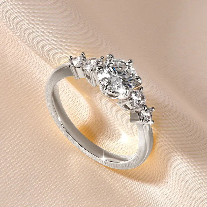 Bague femme plaqué or – serti 6 griffes, style classique élégant.