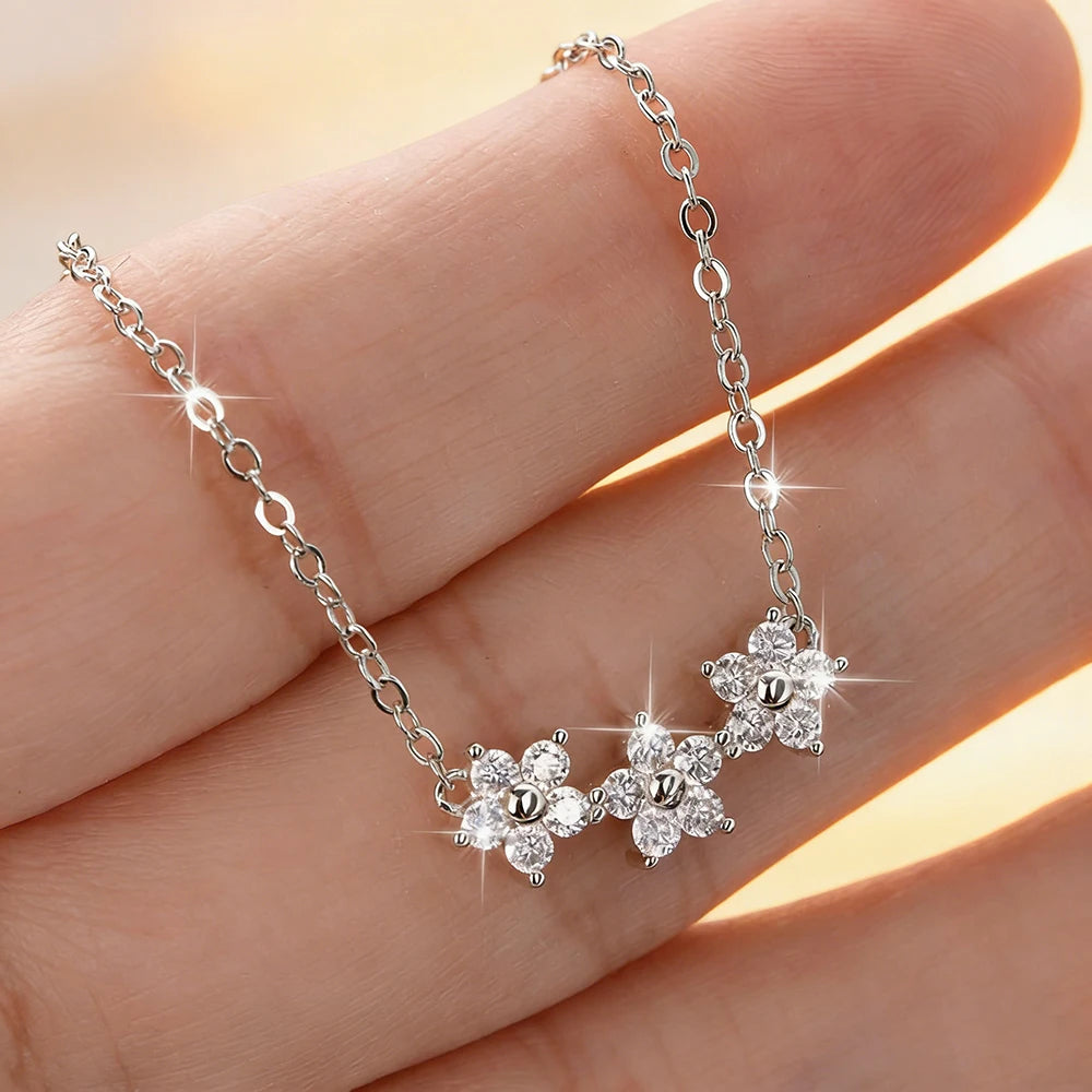 Collier Trèfle Fleur Moissanite – Pendentif Porte-Bonheur Élégant pour Femme or jaune