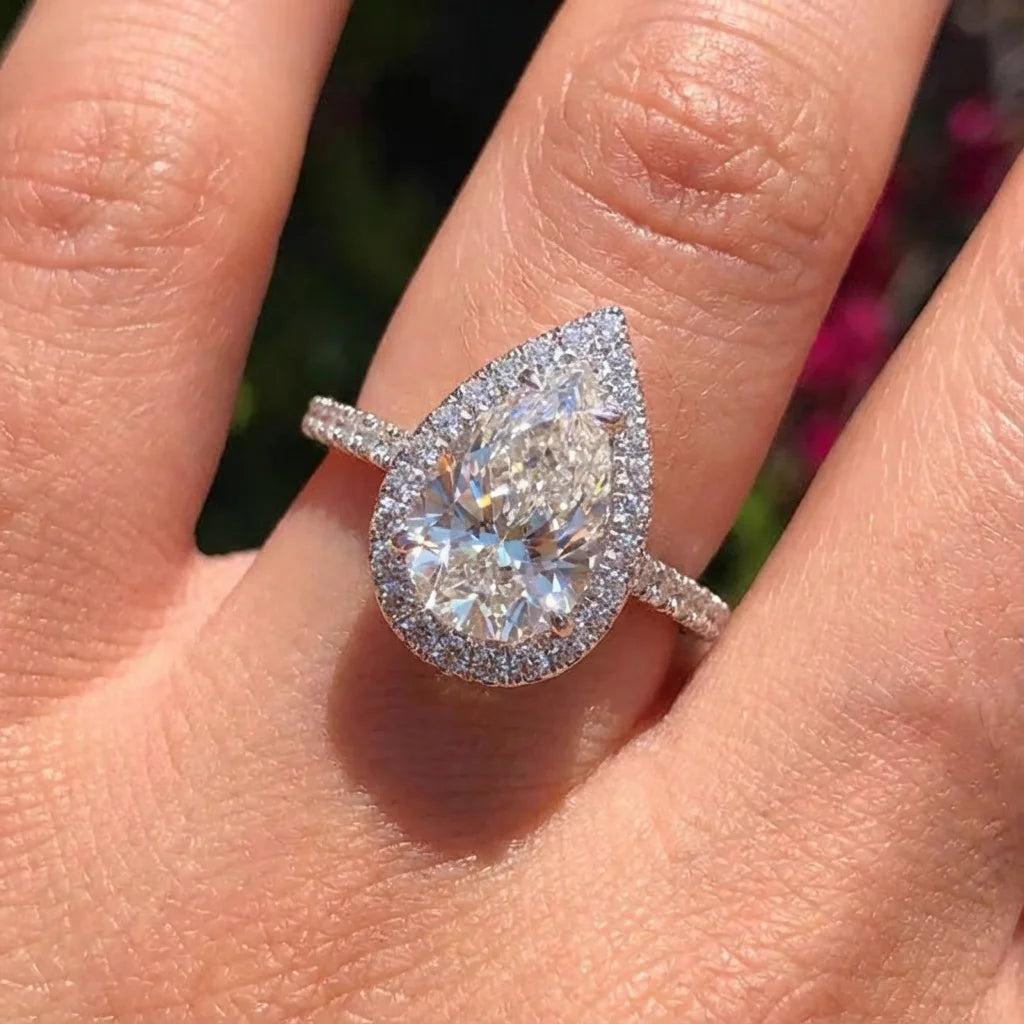 Bague femme plaquée argent avec zircon en forme de poire 1 carat – élégance simple et luxe.