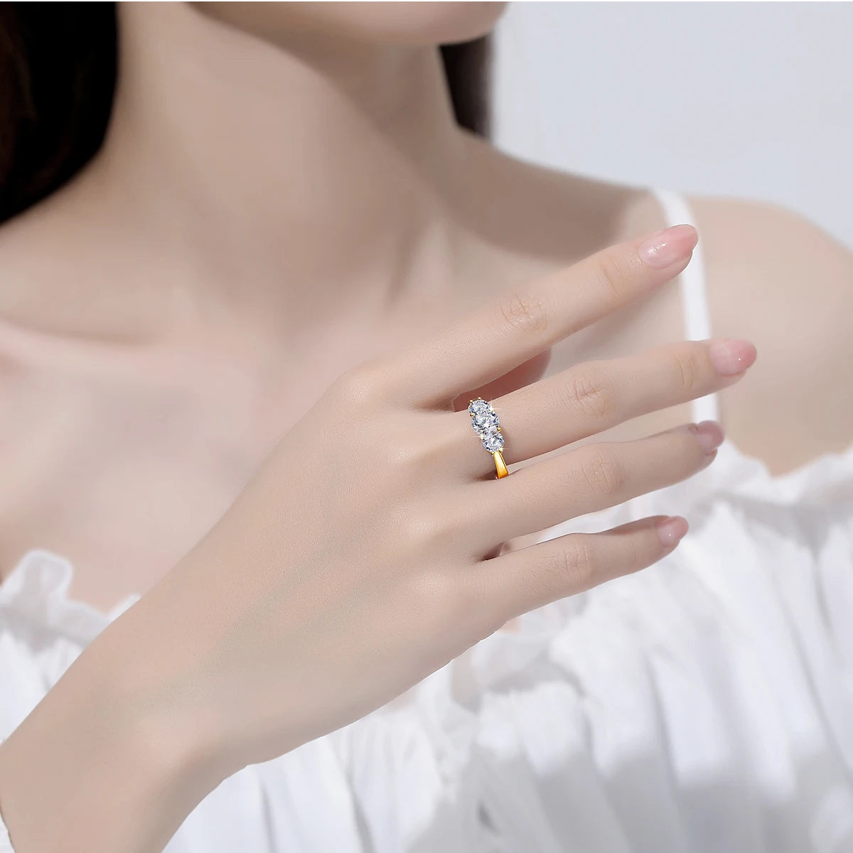Bague femme en moissanite 2 ct plaqué or – éclat diamant, style éternité élégant.