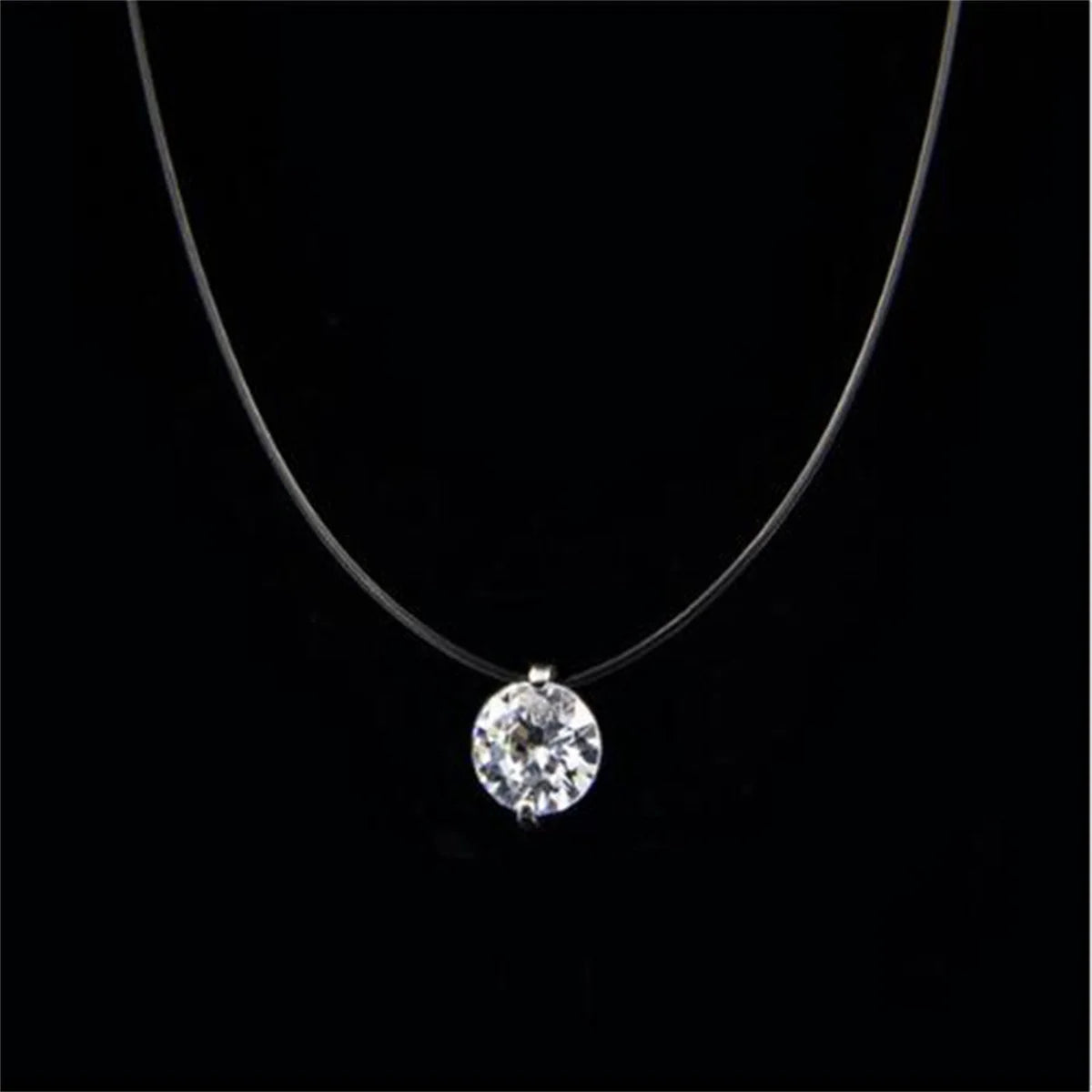 Collier Ras du Cou ALORA avec Zircon Brillant – Bijou Minimaliste et Élégant pour Femme