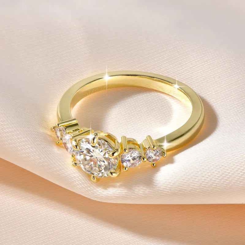 Bague femme plaqué or – serti 6 griffes, style classique élégant.
