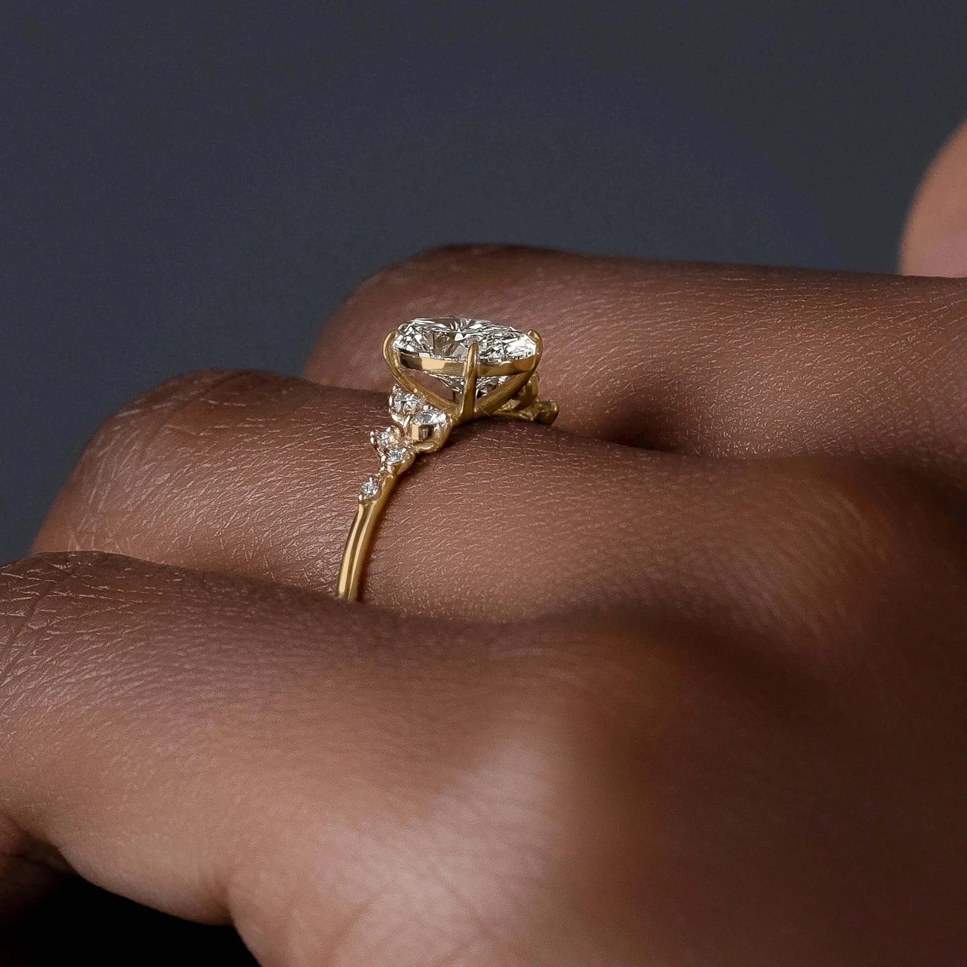 Bague femme plaqué or avec moissanite ovale – éclat exceptionnel, style luxe.