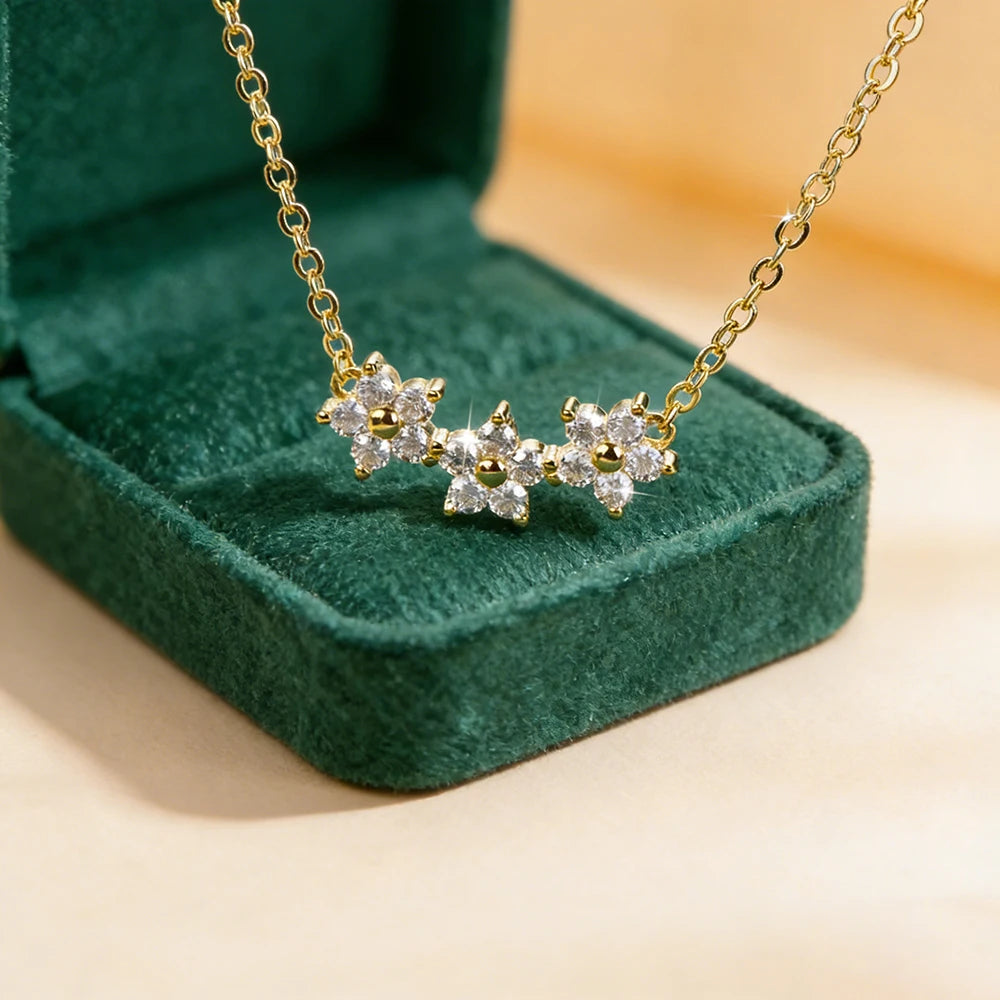 Collier Trèfle Fleur Moissanite – Pendentif Porte-Bonheur Élégant pour Femme or jaune