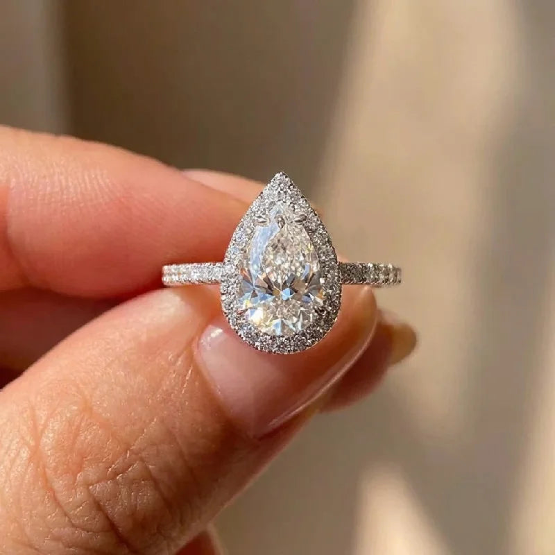 Bague femme plaquée argent avec zircon en forme de poire 1 carat – élégance simple et luxe.