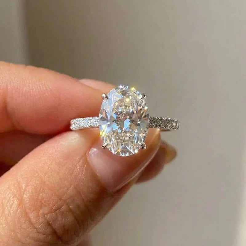 Bague plaquée argent avec zircon ovale – élégance luxe pour femme