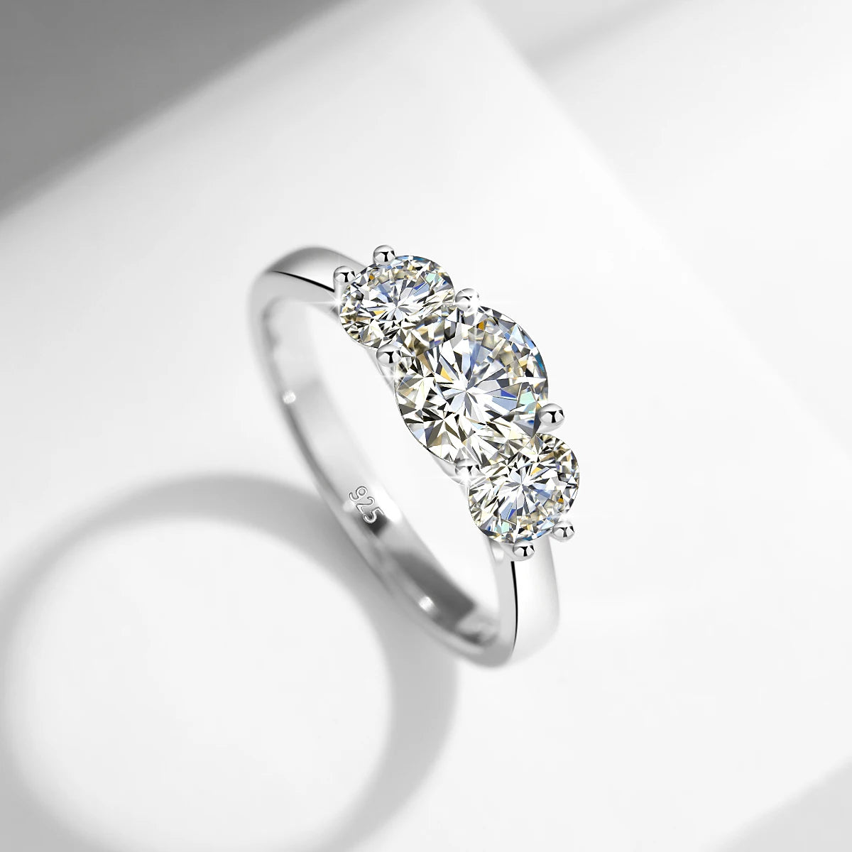 Bague femme en moissanite 2 ct plaqué or – éclat diamant, style éternité élégant.