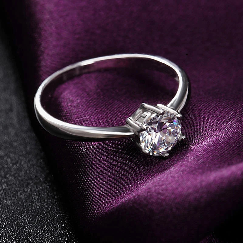 Bague femme plaquée argent en zircon – style classique et intemporel, élégante et raffinée.