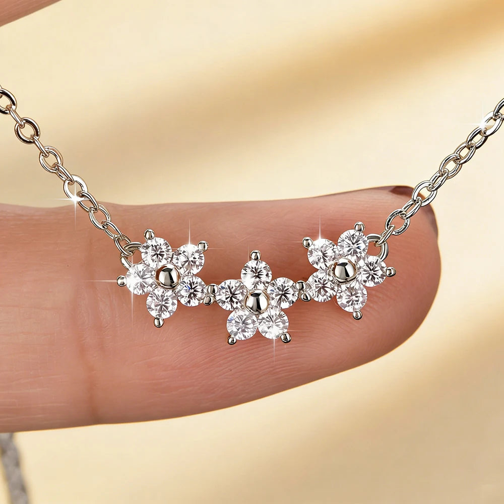 Collier Trèfle Fleur Moissanite – Pendentif Porte-Bonheur Élégant pour Femme or jaune