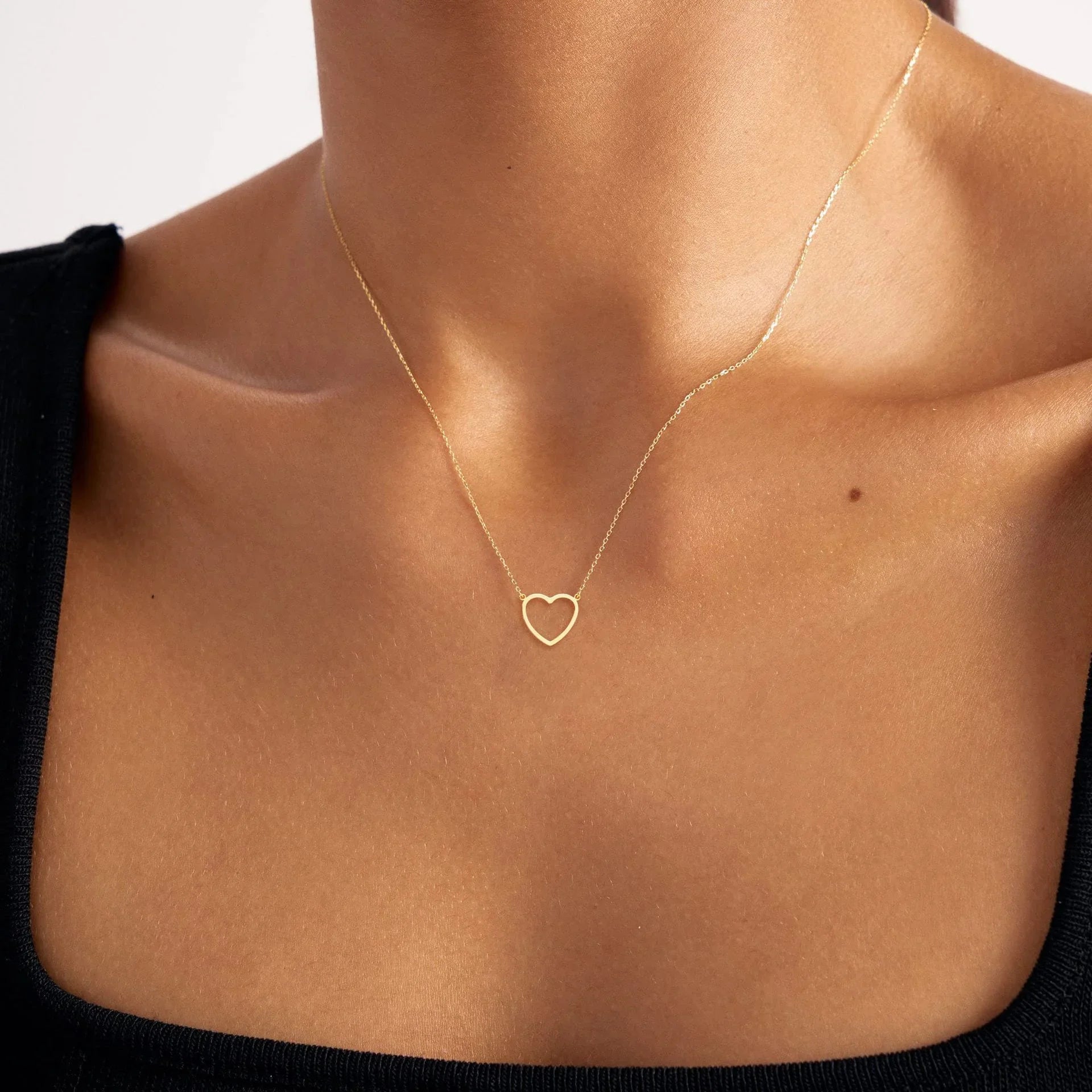 Collier Cœur Creux Minimaliste en Acier Inoxydable – Pendentif Romantique