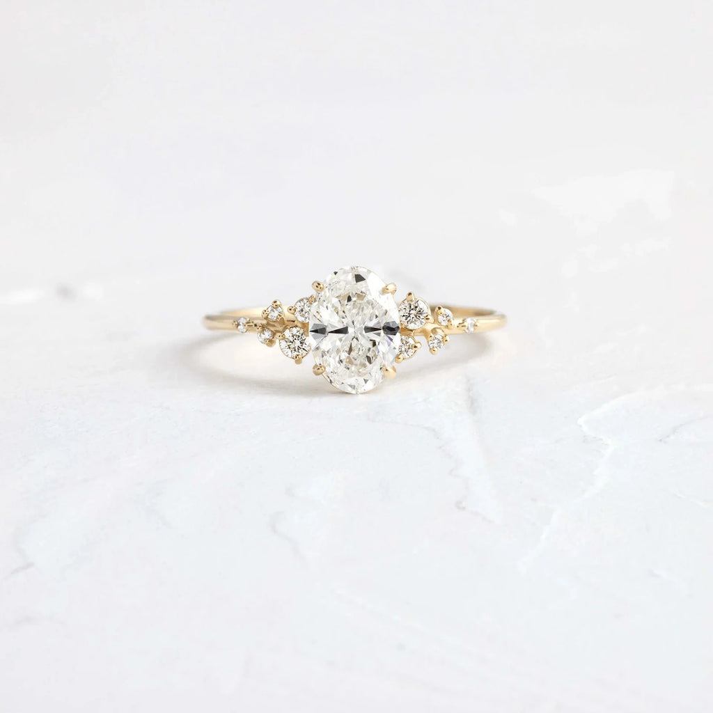 Bague femme plaqué or avec moissanite ovale – éclat exceptionnel, style luxe.