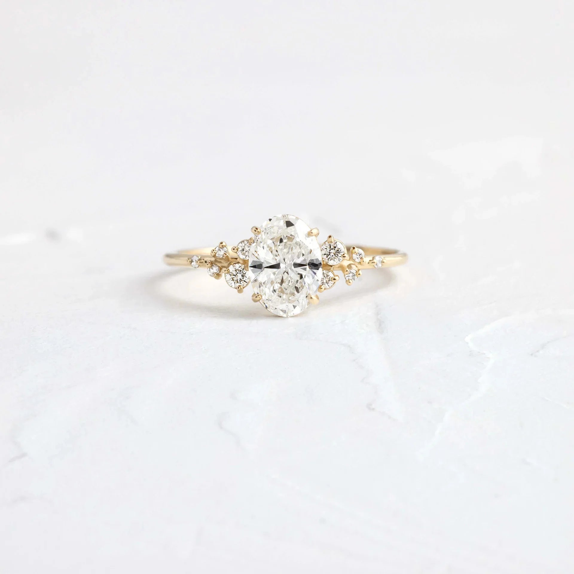 Bague femme plaqué or avec moissanite ovale – éclat exceptionnel, style luxe.