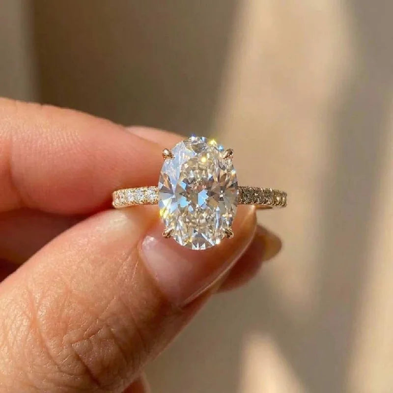 Bague plaquée argent avec zircon ovale – élégance luxe pour femme