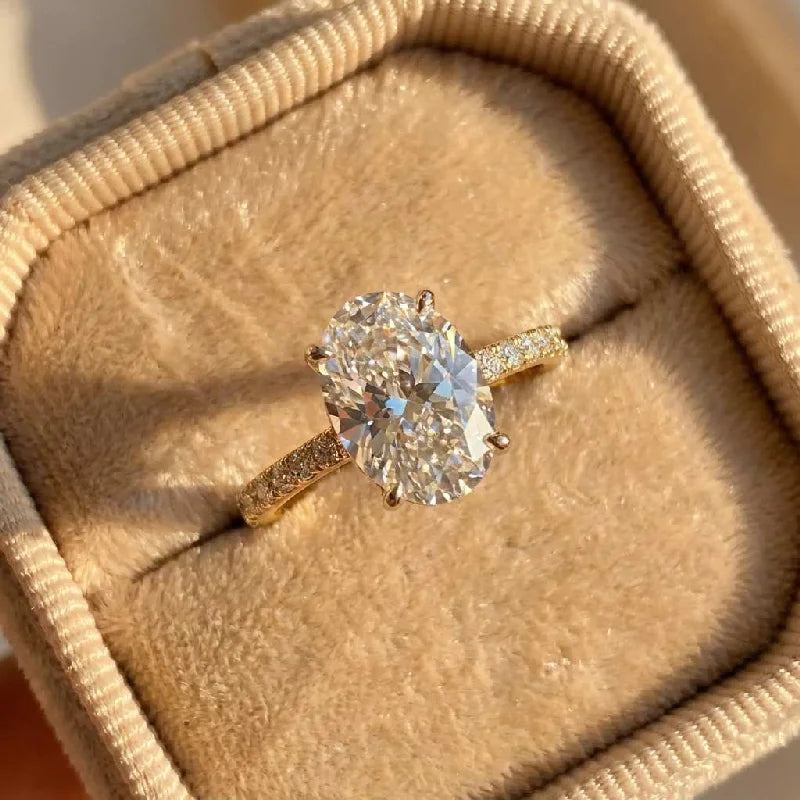 Bague plaquée argent avec zircon ovale – élégance luxe pour femme
