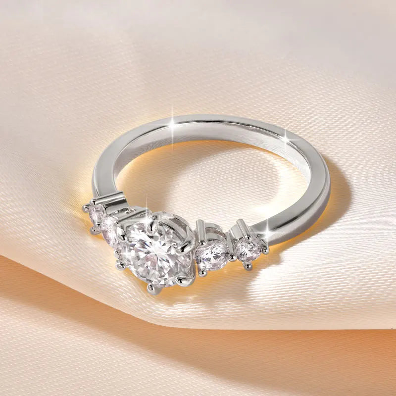 Bague femme plaqué or – serti 6 griffes, style classique élégant.
